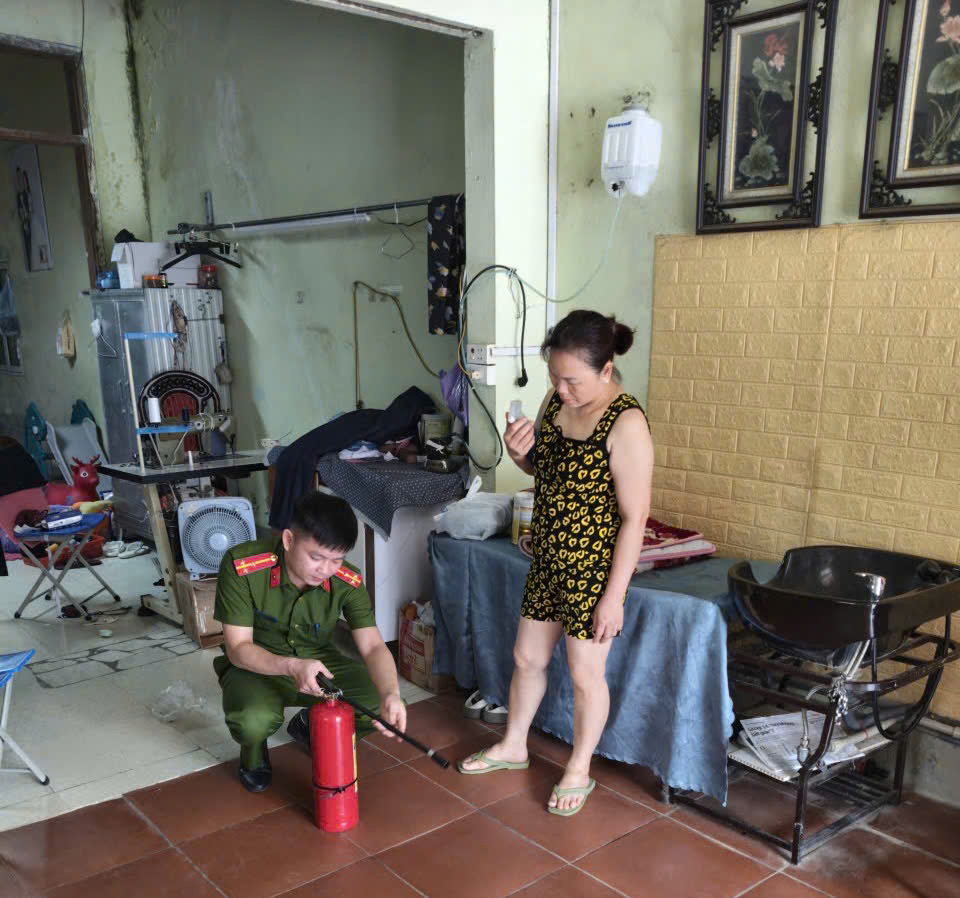 C:\Users\TAN BINH\OneDrive\Desktop\Viết bài\z8003161241552_b76d6d09e7bf237f8435401d252c3a57.jpg