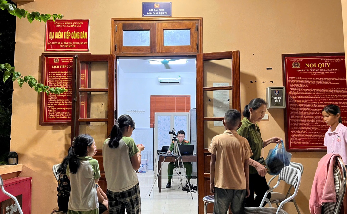 C:\Users\TAN BINH\OneDrive\Desktop\Viết bài\z8022965394133_716b35c8a52249e8bd5f94875221e2f3.jpg