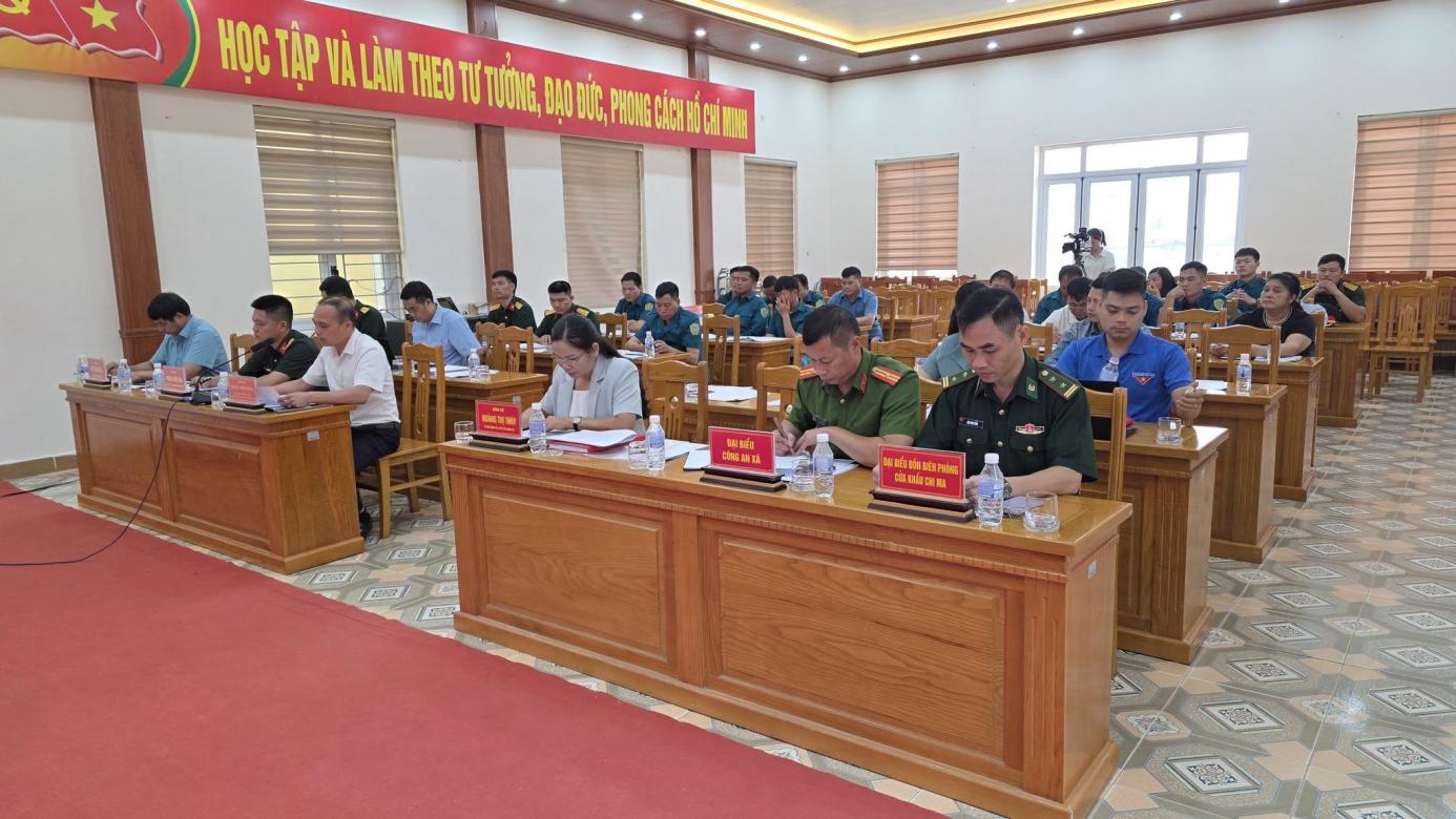 Có thể là hình ảnh về cái bục và văn bản