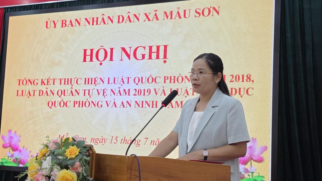 Có thể là hình ảnh về cái bục và văn bản cho biết 'XÃ MÂU SƠN ỦY BAN NHÂN DÂN HỘI NGHỊ TÔNG KẾT OνΚ&TTHOHEΧΝΥΑΤρΙΌCΡHΟΥ THỰC HIỆN LUẬT QUỐC PHÒN LUẬT DÂN QUÂN TỰ VỆ NĂM 2019 VÀ VUẬT QUỐC PHÒNG VÀ AN NINH AM 2018, DỤC ngày 15 tháng 7 7nă'