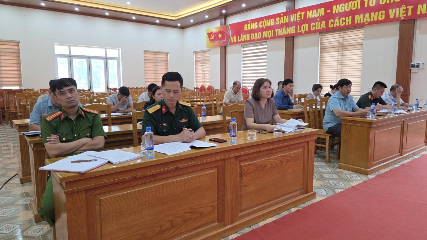 Có thể là hình ảnh về ‎văn bản cho biết '‎که * * سماي NGUO MẠNG VIỆT N IU ĐÁNG CỘNG SẢN VIỆT NAM VÀ ÁNH ĐẠO MỌI THẮNG LỢI CỦA CÁCH EM WB 500‎'‎