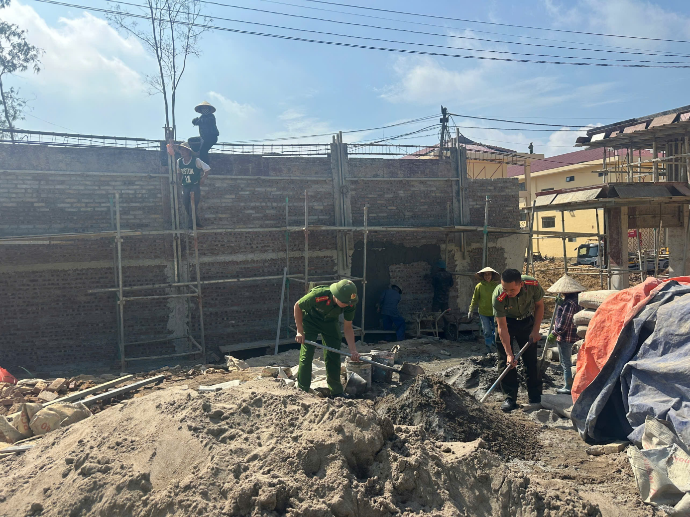 A group of people working on a construction site

AI-generated content may be incorrect.