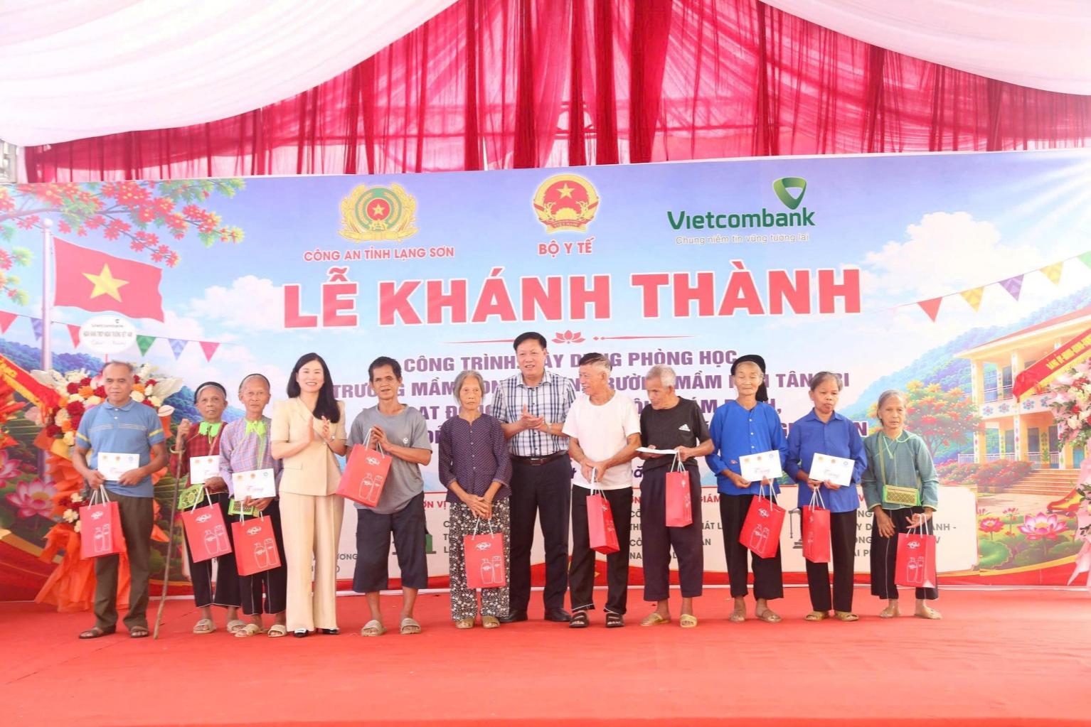 G:\VIET DUNG\ANH\NAM 2026\CONG AN TINH\07.8.2026_KHÁNH THÀNH TRƯỜNG MẦM NON BA SƠN+KHÁM BỆNH\ẢNH SỬA\gen-h-z8126358837234_6aff1fb8ce46ad4134d62c93903d5353.jpg