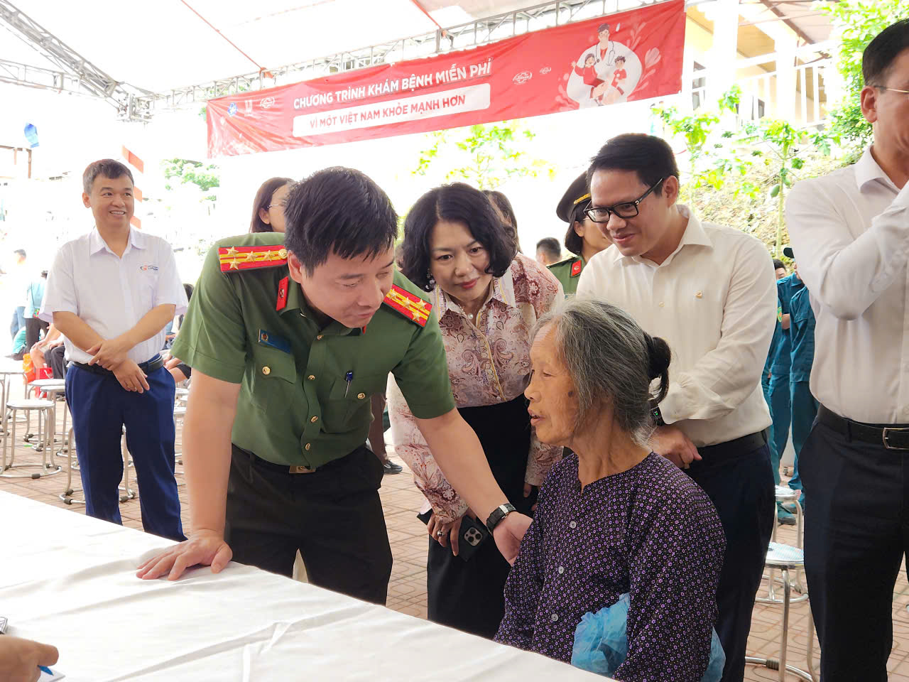 G:\VIET DUNG\ANH\NAM 2026\CONG AN TINH\07.8.2026_KHÁNH THÀNH TRƯỜNG MẦM NON BA SƠN+KHÁM BỆNH\ẢNH SỬA\gen-h-z8125384970409_bdedb4134cf377038d3deb2de06a92f4.jpg