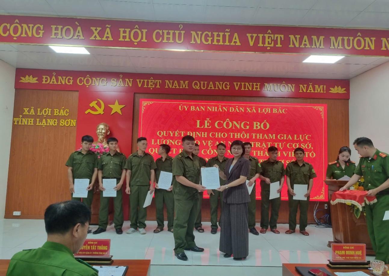 C:\Users\TTH\Desktop\Bài viết đăng trang Thông tin điện tử\CAX Lợi Bác tham mưu UBND xã  công bố QĐ kiện toàn ANTT\3.jpg