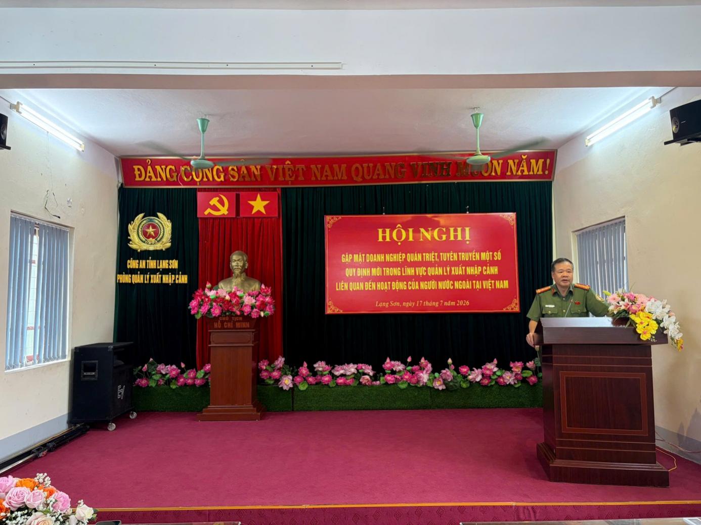 E:\DIEU LINH\2026\TUYÊN TRUYỀN\Hội nghị gặp mặt doanh nghiệp\1784539374670_1997428763006117692_9135881199129965389_689a055a727eac1b57933d3bf8582ee9.jpg