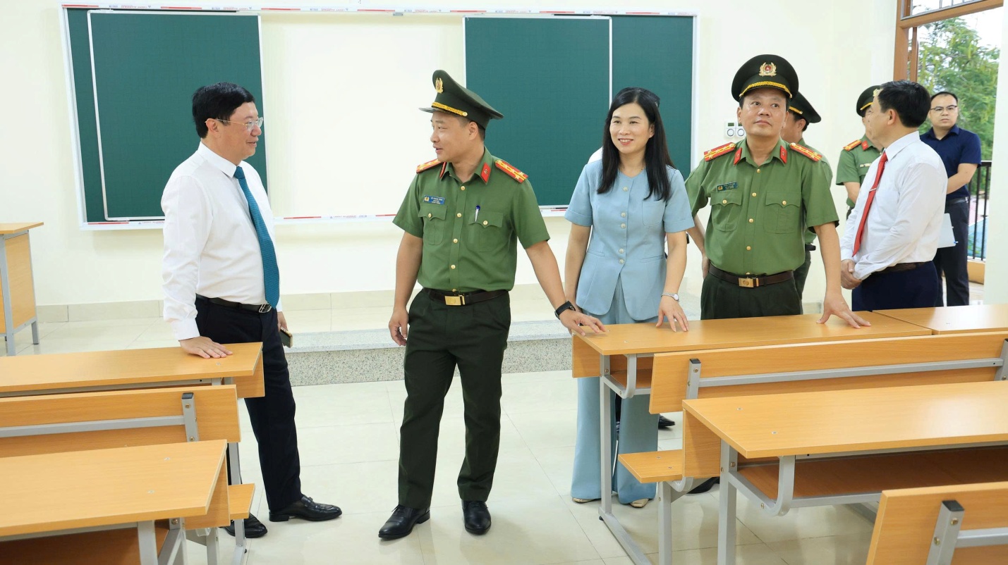 D:\ANH KHOA\CHUYEN MUC\THANG 8\CM 15-8\ANH\1786597359281_5799348285966383230_5799348285966383230_h.jpg