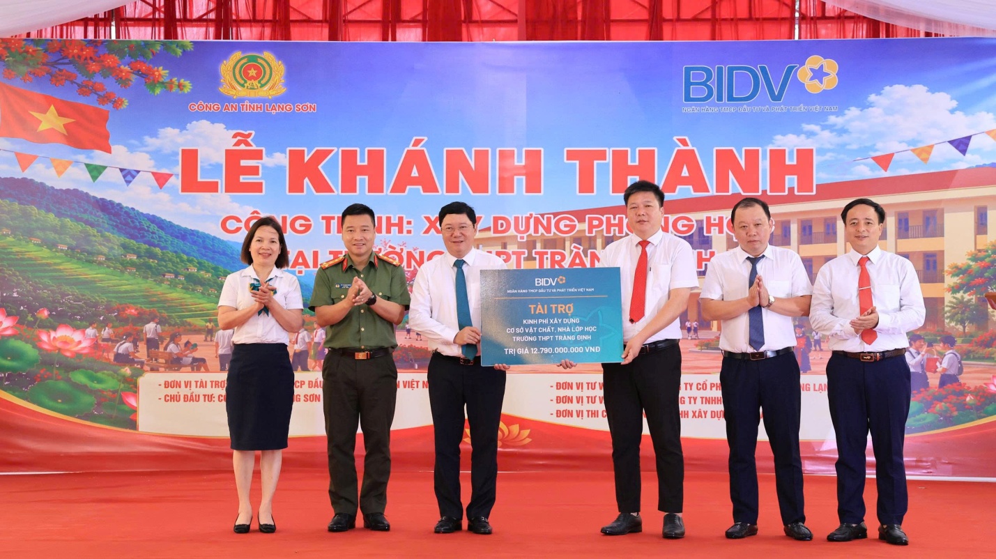 D:\ANH KHOA\CHUYEN MUC\THANG 8\CM 15-8\ANH\1786583871493_1564763068992844210_5799348285966383230_h.jpg