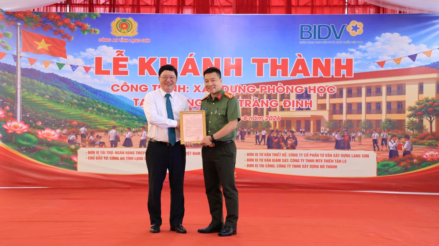 D:\ANH KHOA\CHUYEN MUC\THANG 8\CM 15-8\ANH\13.jpg