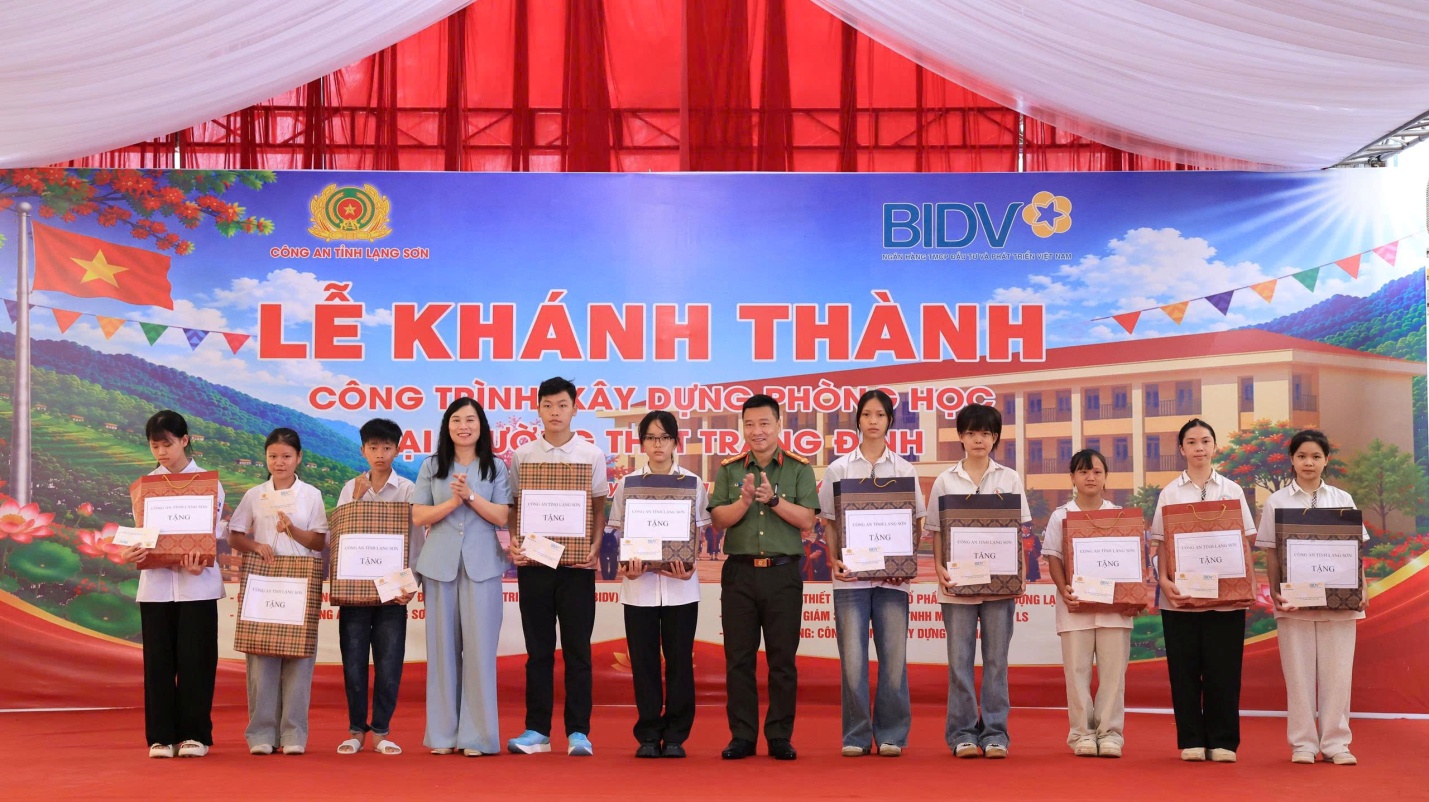 D:\ANH KHOA\CHUYEN MUC\THANG 8\CM 15-8\ANH\1786583811996_1564763068992844210_5799348285966383230_h.jpg
