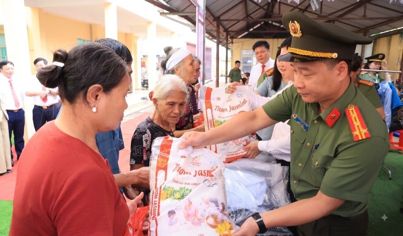 D:\ANH KHOA\CHUYEN MUC\THANG 8\CM 15-8\ANH\1786583829643_1564763068992844210_5799348285966383230_n.jpg