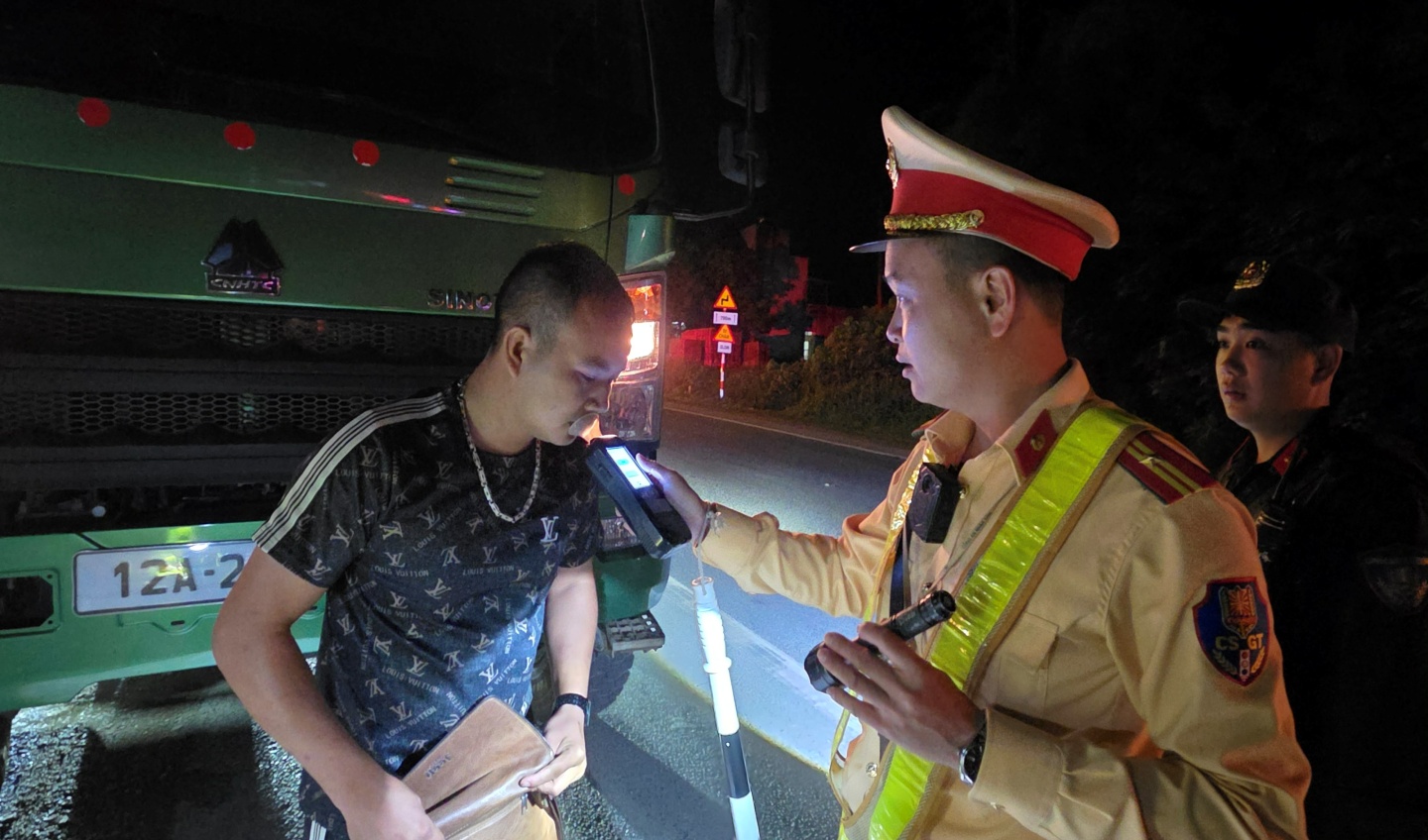 C:\Users\ADMIN\AppData\Local\Temp\{38C1E6F0-9A60-4629-94FF-895FB194A565}.tmp