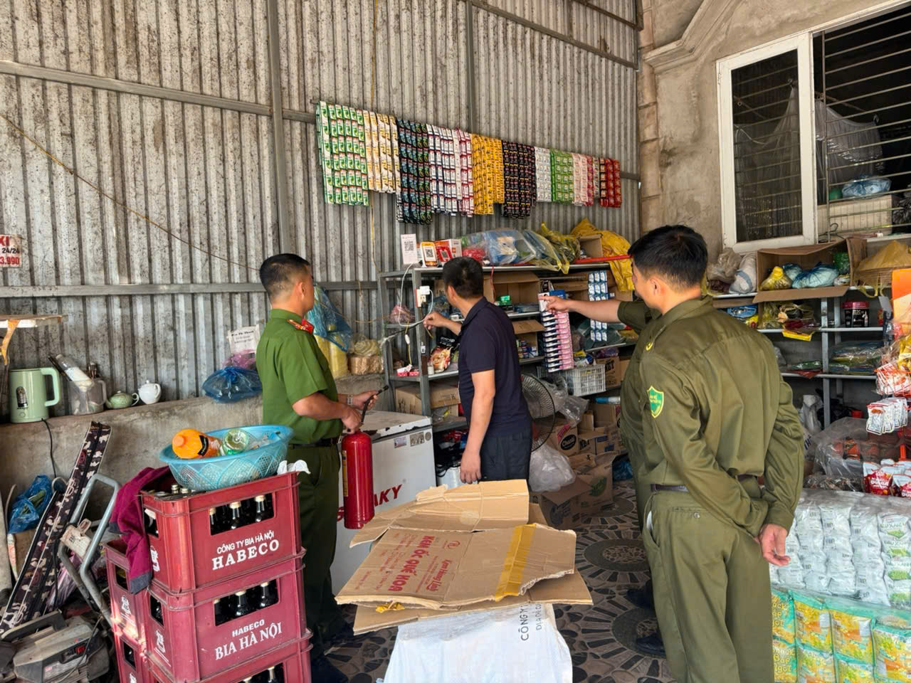 C:\Users\TTH\Desktop\Bài viết đăng trang Thông tin điện tử\CAX Lợi Bác hướng dẫn sử dụng bình chữa cháy\2.jpg