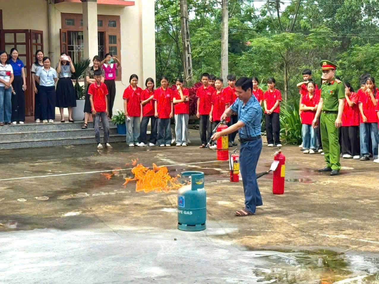 C:\Users\TTH\Desktop\Bài viết đăng trang Thông tin điện tử\CAX Lợi Bác tuyên truyền PCCC\2.jpg