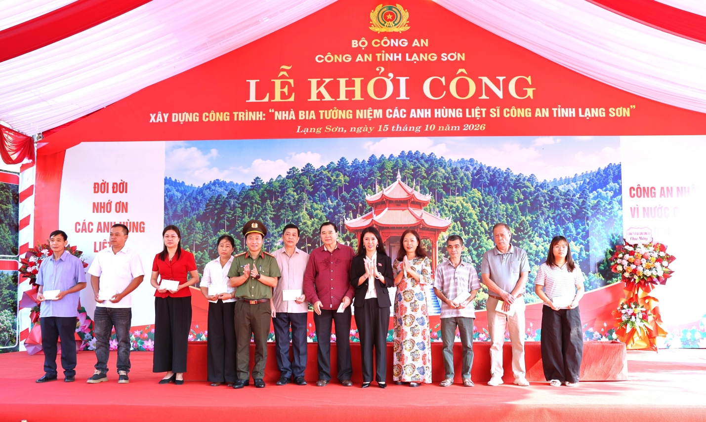 D:\ANH KHOA\ANH\LE KHOI CONG NHA BIA TUONG NIEM CAC AHLS CONG AN TINH\CHON ANH\3V3A8787.JPG