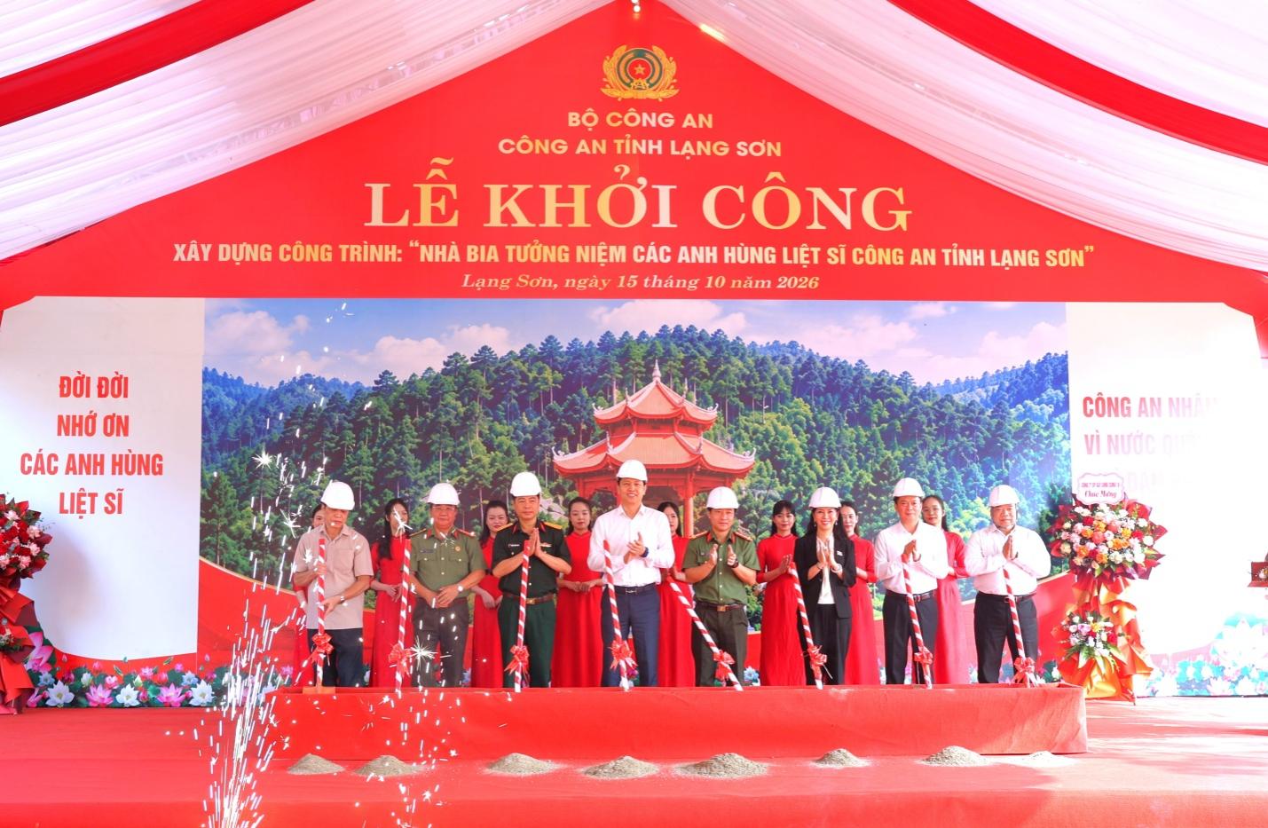 D:\ANH KHOA\ANH\LE KHOI CONG NHA BIA TUONG NIEM CAC AHLS CONG AN TINH\CHON ANH\3V3A9051.JPG