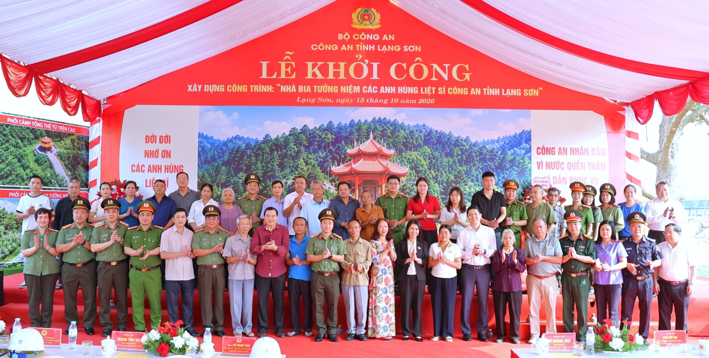 D:\ANH KHOA\ANH\LE KHOI CONG NHA BIA TUONG NIEM CAC AHLS CONG AN TINH\CHON ANH\3V3A9089.JPG