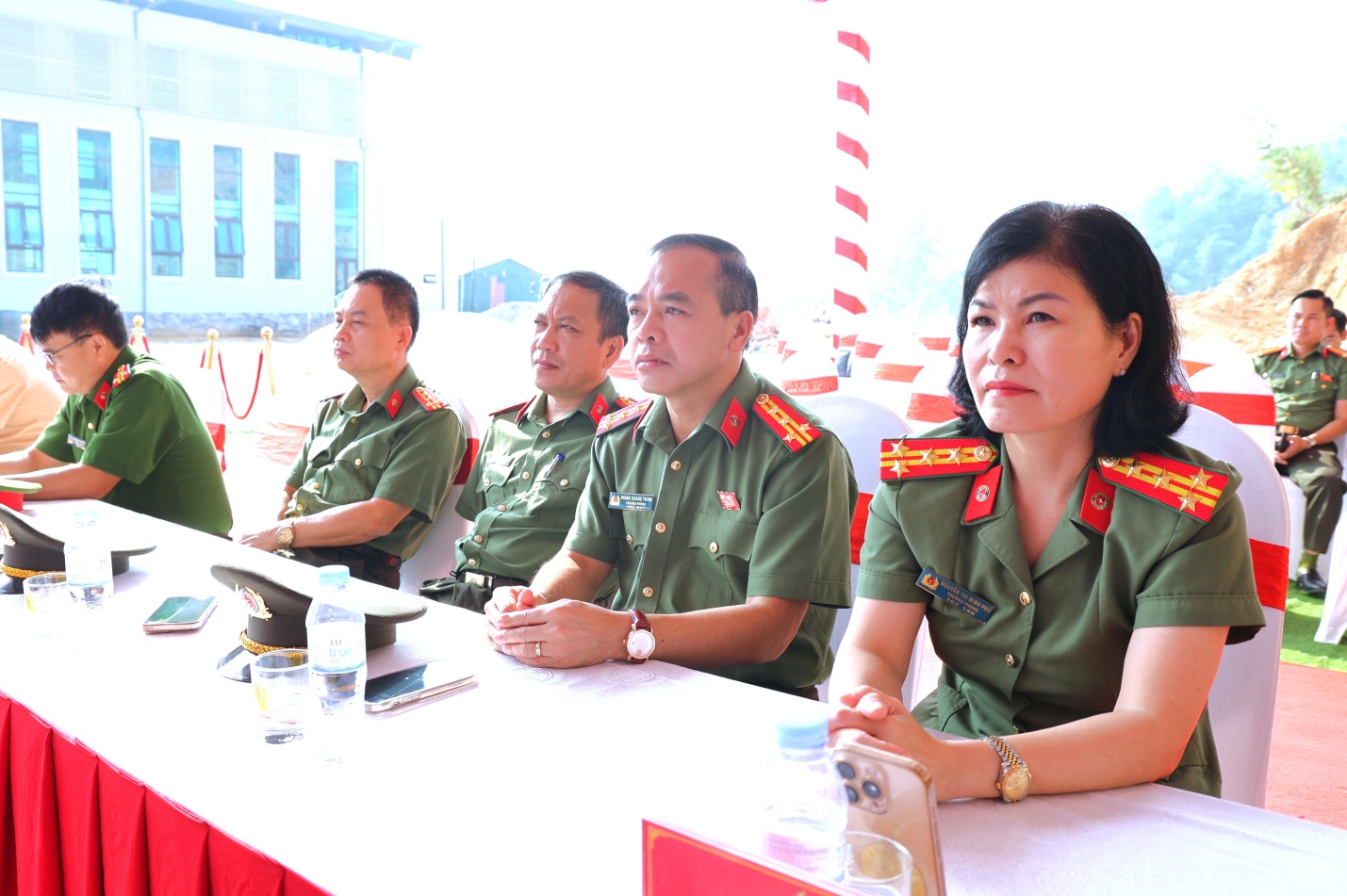 D:\ANH KHOA\ANH\LE KHOI CONG NHA BIA TUONG NIEM CAC AHLS CONG AN TINH\CHON ANH\3V3A8929.JPG