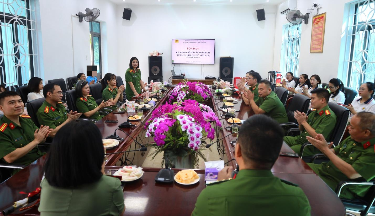D:\ANH KHOA\ANH\TANG QUA CUA CONG AN TINH NHAN DIP 20.10\CHON\IMG_0730.JPG