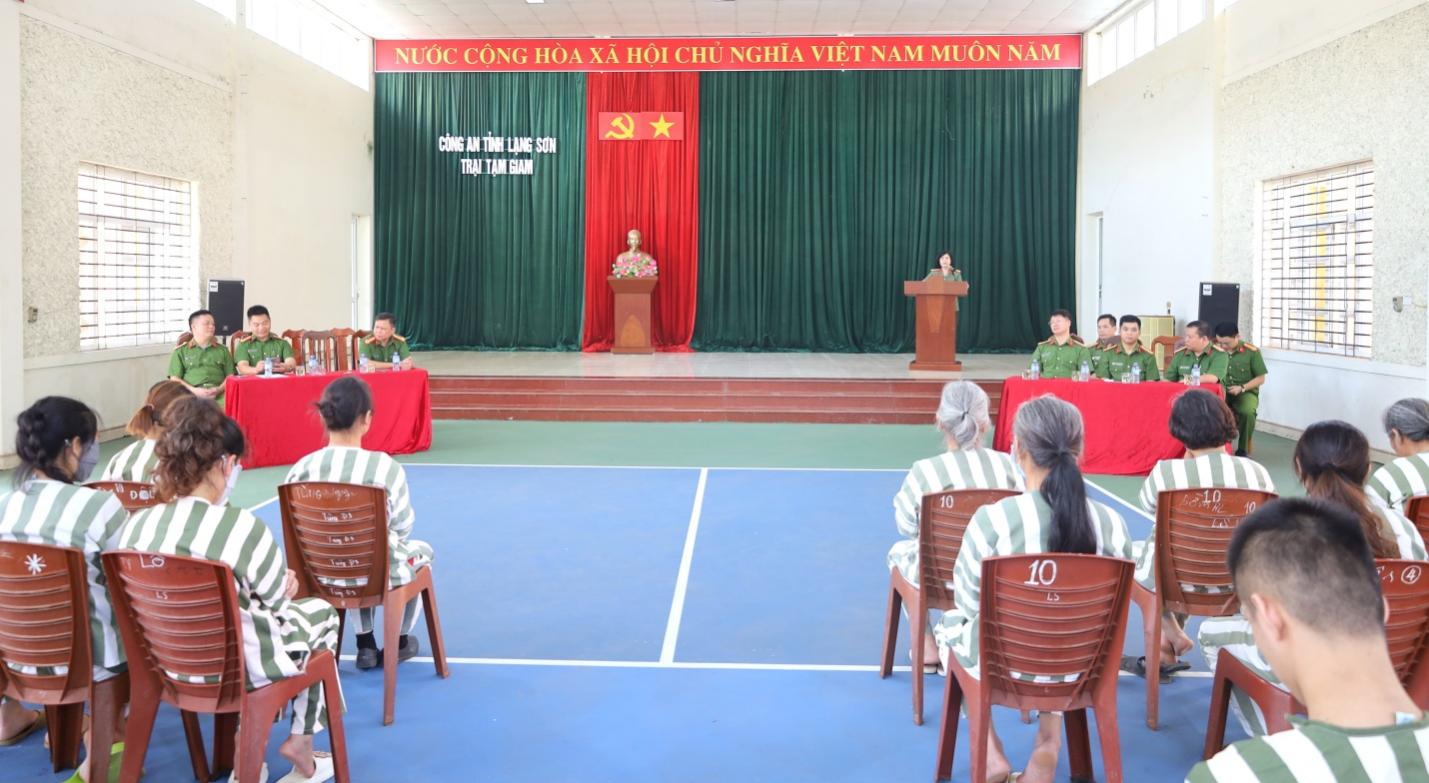 D:\ANH KHOA\ANH\TANG QUA CUA CONG AN TINH NHAN DIP 20.10\CHON\IMG_0791.JPG